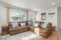 Cozy Cottage Near it All