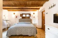 Lake Apartment With Lush Garden Veranda Hotels in Gonte