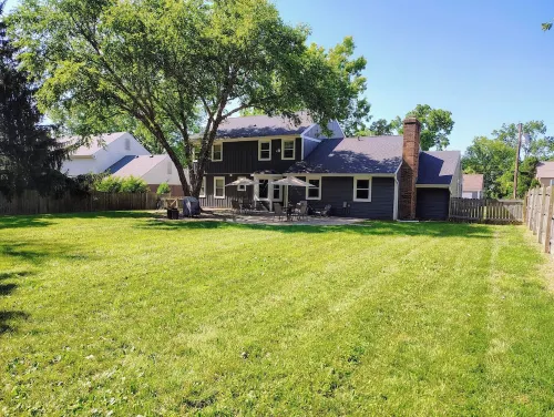 Large 5-bedroom house with WiFi and AC in welcoming neighborhood. Sleeps 12!