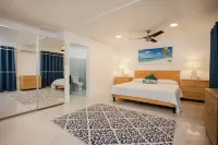 Modern Luxury 2-bedroom apartment in Villa with Ocean Views and Private Patio Hotels in Arnos Vale