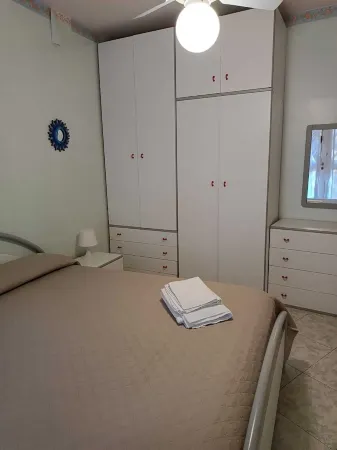 Beachfront apartment, ideal for families or a small group of 4 people Отели рядом с достопримечательностью «Jaanta bi Village»