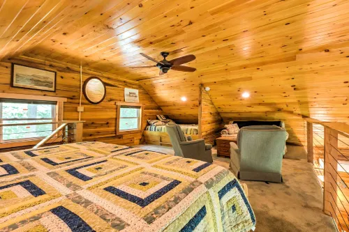 Lyndhurst Cabin on Farm w/ Pond & Stocked Stream! - Parkering
