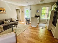 Peaceful 1BR ground floor with garden view - Simple, Stylish, Shelburne Hotels in Shelburne