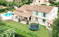 Air-conditioned Provencal house in Biot, between Cannes and Nice فنادق في بيوت