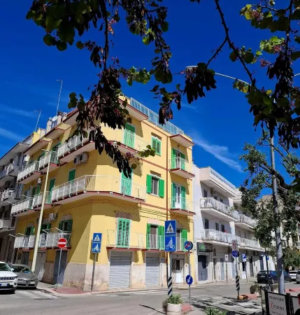DOMUS NICOLAUS in the heart of Apulia a stone's throw from the crystal clear sea Отели рядом с достопримечательностью «Piazza Vittorio Emanuele II»