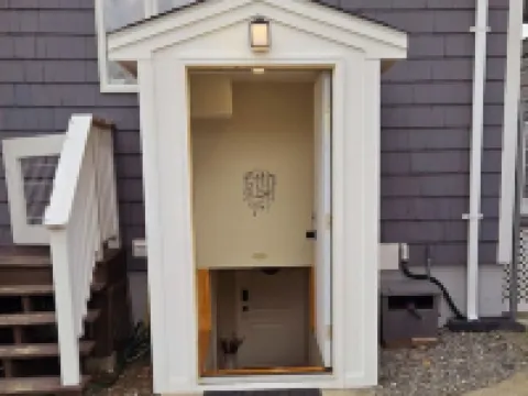 Cozy 1 bedroom basemant apt with private entrance and AC in the heart of Salem Hoteles en Salem