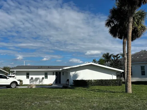 Punta Gorda 2/2, Designer Renovated Punta Gorda Home in Isles Yacht Club Marina