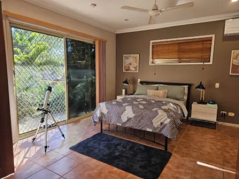 Cosy Self-Contained 2 bedroom unit with shared swimming pool in an Acreage Отели в г. Кабулчер