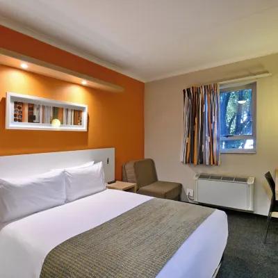 Road Lodge Germiston Lake Hotels near Leondale Gardens
