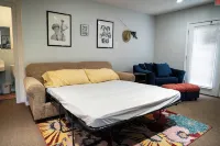 1-bedroom apartment, sleeps 4, in lovely Pilot Mountain-walk to Main st! Unit 2