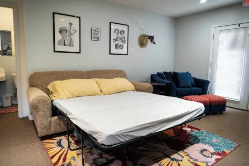 1-bedroom apartment, sleeps 4, in lovely Pilot Mountain-walk to Main st! Unit 2