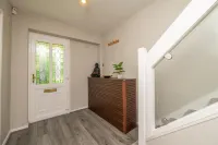 Full House | NEC Free Parking & Netflix Fast Wifi Hotels in Shirley