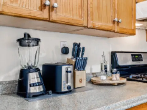 Hidden Haven - Harvard, Assembly Row, Pool Table, Parking!