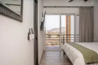 Quick walk to Cerritos Beach, private Hot tub, pool, gym, ocean & mountain VIEWS