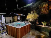Extraordinary Cabin well located with Jacuzzi Spa, for 6 people in El Peñol.