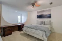 4-bedroom 3 bath modern house on Lakeridge golf course in Lubbock with WiFi, AC