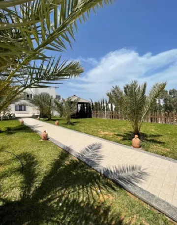 Spectacular Tunisian Villa w/pool- 5 min walk from the beach, Palm Cafe, Casino