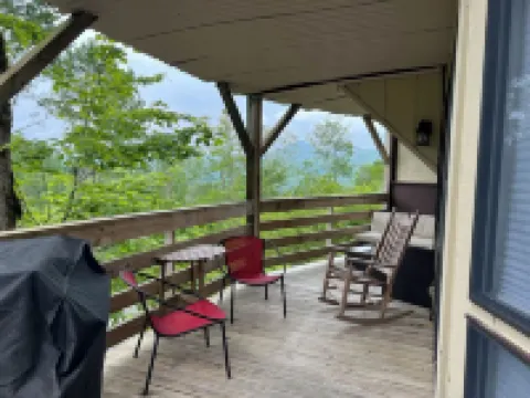 Herman's Hideaway: Remodeled Sugar Mountain Condo, Steps to the Slopes! Hotels in Avery County