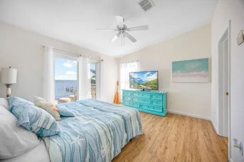 Beautiful Direct Riverfront Paradise Home Hotels in Micco