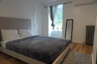 Charming 3-bedroom townhome with AC, Fiber optics WIFI, & Dedicated Work Space.