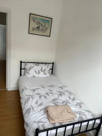 Flat 15mins Bicycle Ride Away From the Tennis 45min Walk