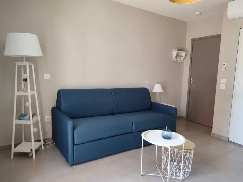 400 m from the beach 25m2 air-conditioned studio ground floor swimming pool and beach