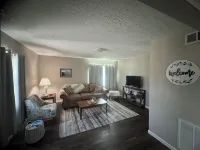 Brand new 2-bedroom apartment in amazing Cross Lanes with WiFi, AC Hotels in Cross Lanes