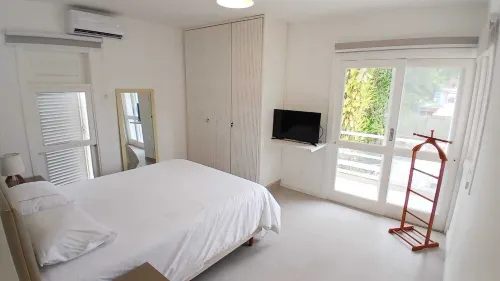 Juquehy: recently renovated, 50m from the beach. Spectacular pool, sauna and gourmet!