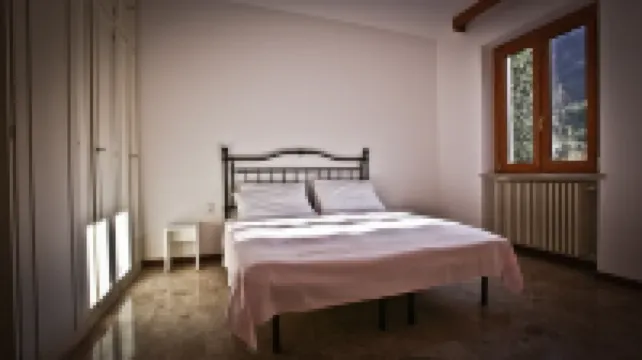 VICTORY HOUSE 4 FRONT LAKE AP3 GARDEN & SPA