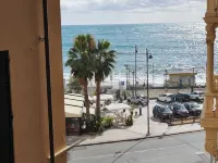 Entire apartment located 30 meters from the sea Hotel a Pegli