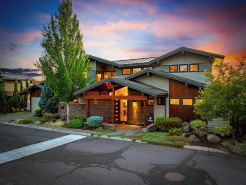 Bend Riverside - Waterfront, Hot Tub & Gym