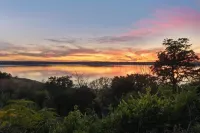 Blue Vista, lake view, hot tub, fire pit, covered patio