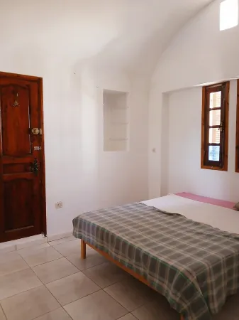 Maison la rose 3 400 m from the beach Отели в г. Mezraia