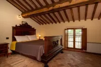 No. 7- Large Double Room with separate entrance. Hotels in Radicondoli