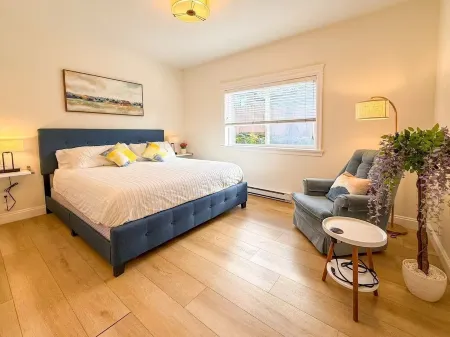 Charming 4-bedroom house in Langford next to Thetis lake