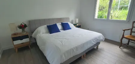 Cote Azur sea and country view apartment Отели в г. Ванс