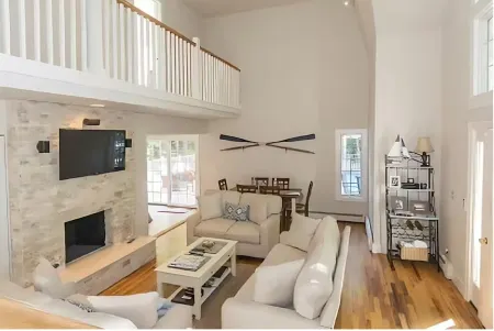 Chic Hamptons Getaway - Heated Pool, Hot Tub, Near Village & Beach