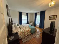 The Grand Rapidian- Historic 4-bedroom House with Fenced in Yard! Pet Friendly!