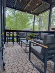 Charming 3-bedroom chalet with WiFi, AC in welcoming Tobyhanna