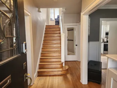 Central Yet Serene Отели рядом с достопримечательностью «Торонто Ботаникал Гарден»