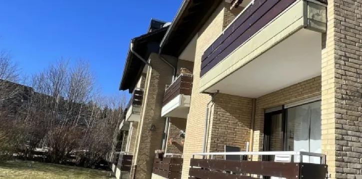 Sunny side apartment - central, flooded with light, quiet location, carport