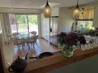 Charming 1-bedrm unit with WiFi, AC in quaint Deep River- “Queen of the Valley” Hotels in Deep River