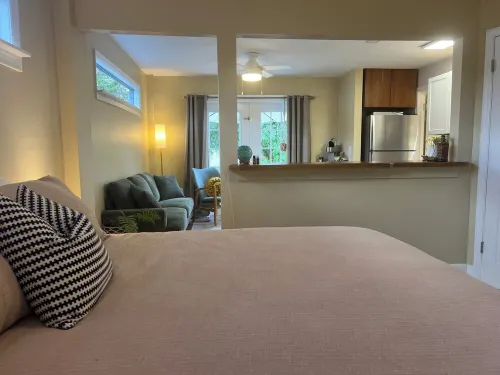 King Studio Explore SWFL Beach, Trails & Treasures