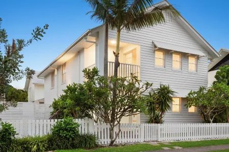 Seaside Serenity Marcoola: Coastal Retreat