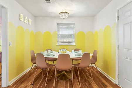 NEW! Between Savannah/Tybee w/ Pool, Patio, Murals, Fire Pit, & more!