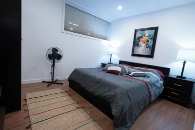 Spacious 2-Bedroom Basement Suite – Perfect for Families! Hotel in zona Cullen's House in Twilight