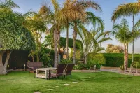 3-Bedroom Villa Oasis by the Sea: Infinity Pool, AC, WiFi & Award-Winning Garden Hotel a Agios Theodoros