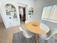 Lovely 3-bedroom house in South Gate Hotels in South Gate