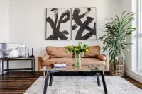 Stunning in Hollywood ,free parking , gym hot jacuzzi ,Rooftop