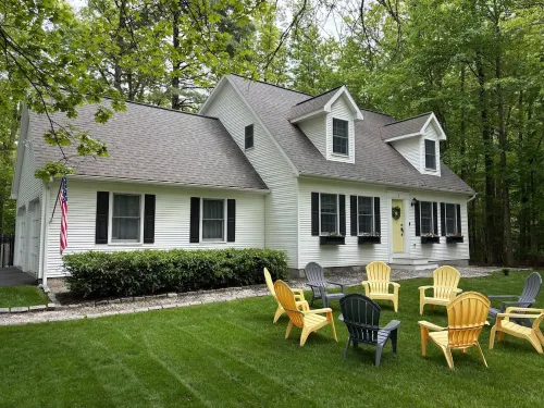 Saratoga Springs Access Point House Hotels in Wilton